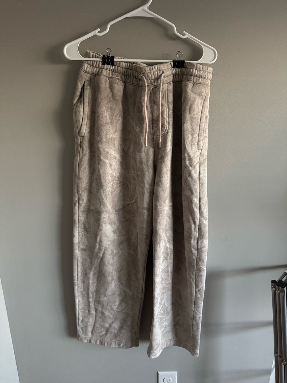 Hollister Women’s Beige Camo Lounge Pants